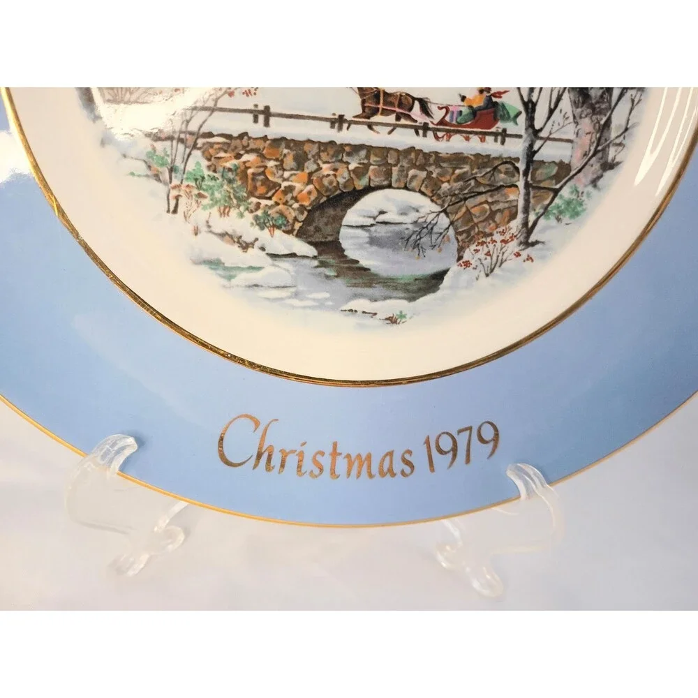 Christmas On The Farm 1973 Avon Christmas Plate